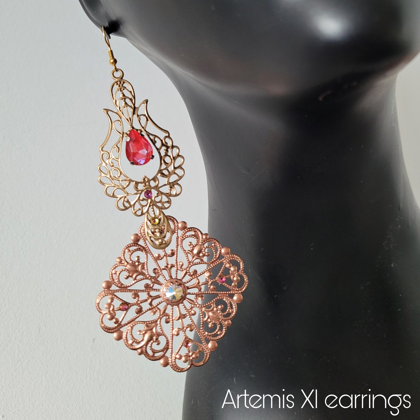 Deusa ex Machina collection: The Artemis earrings