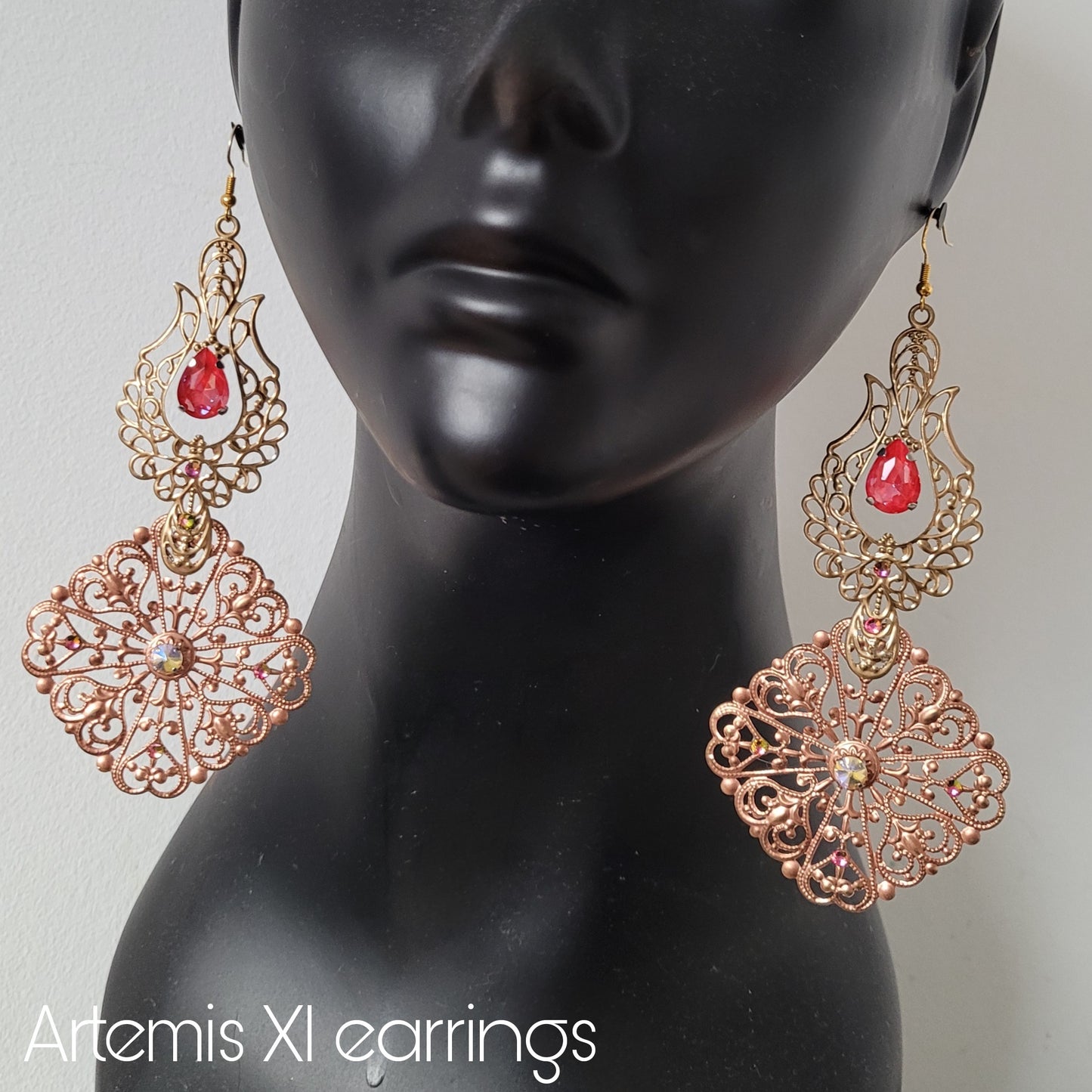 Deusa ex Machina collection: The Artemis earrings