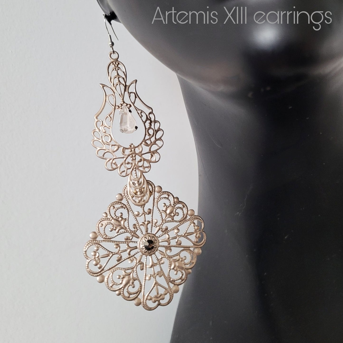 Deusa ex Machina collection: The Artemis earrings