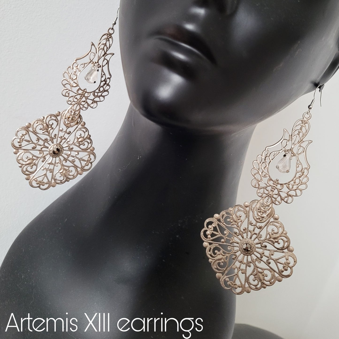 Deusa ex Machina collection: The Artemis earrings