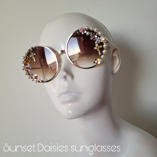 Flower & Pearls collection: The Sunset Daisies Sunglasses