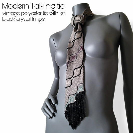 Modern talking tie, vintage polyester tie with a wave almost dna string pattern and black glass crystal fringe snygg cool slips med kristaller