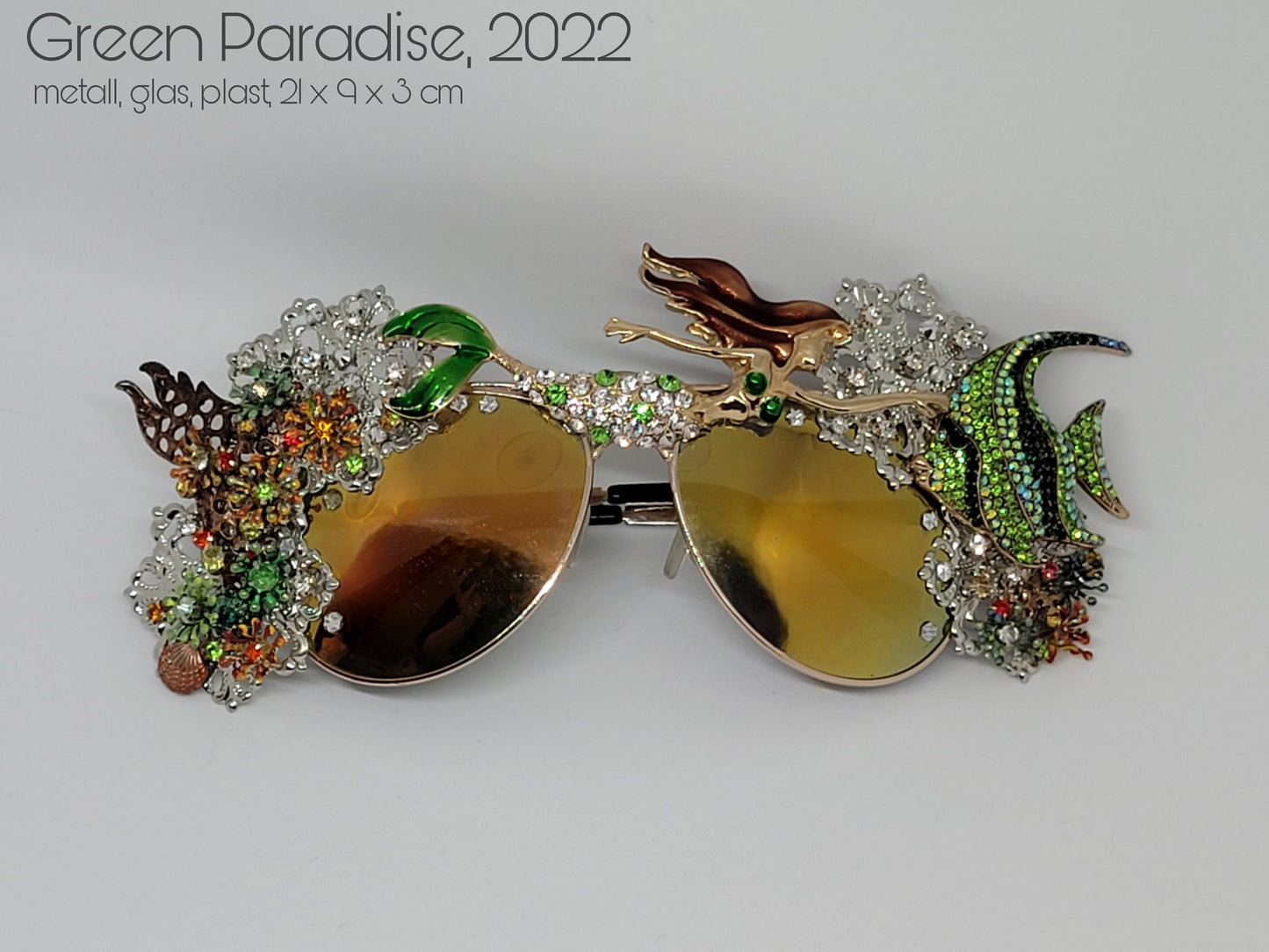 Shifting Depths collection: the Green Paradise sculptural sunglasses