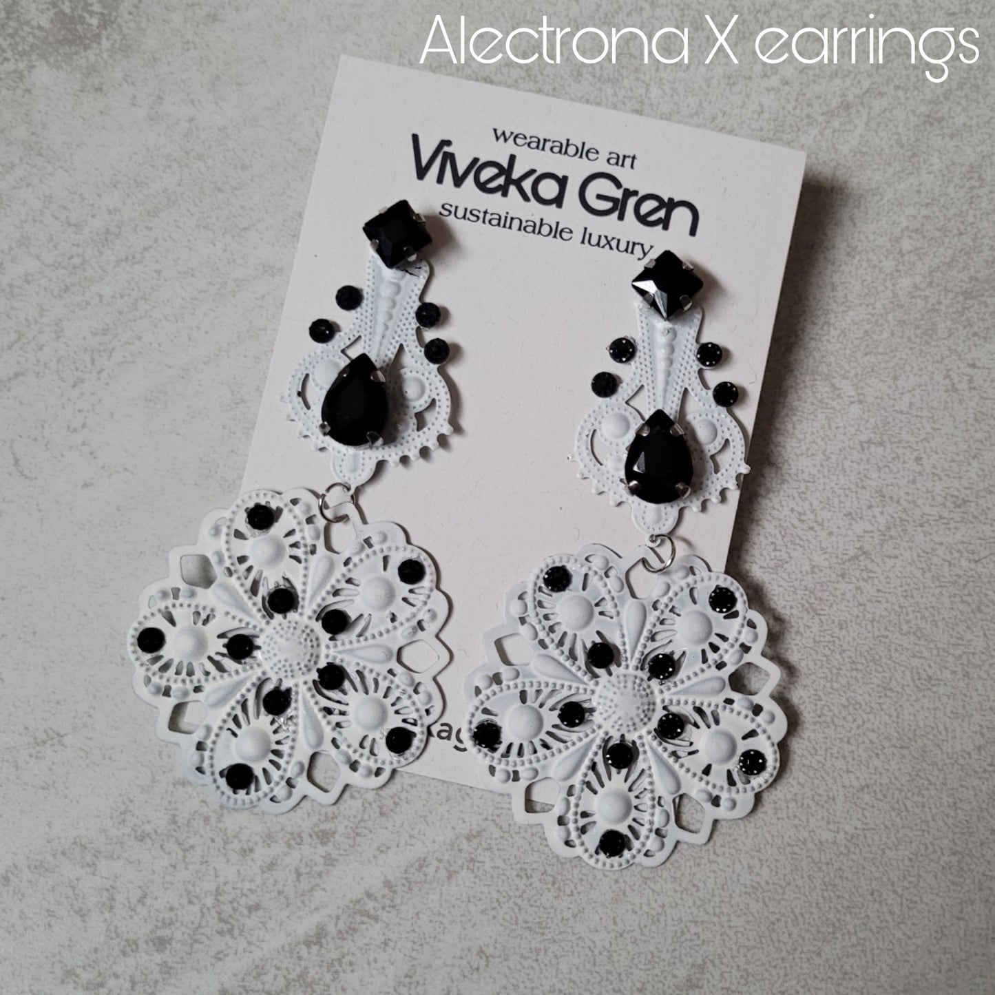 Deusa ex Machina collection: The Alectrona earrings (stud versions)