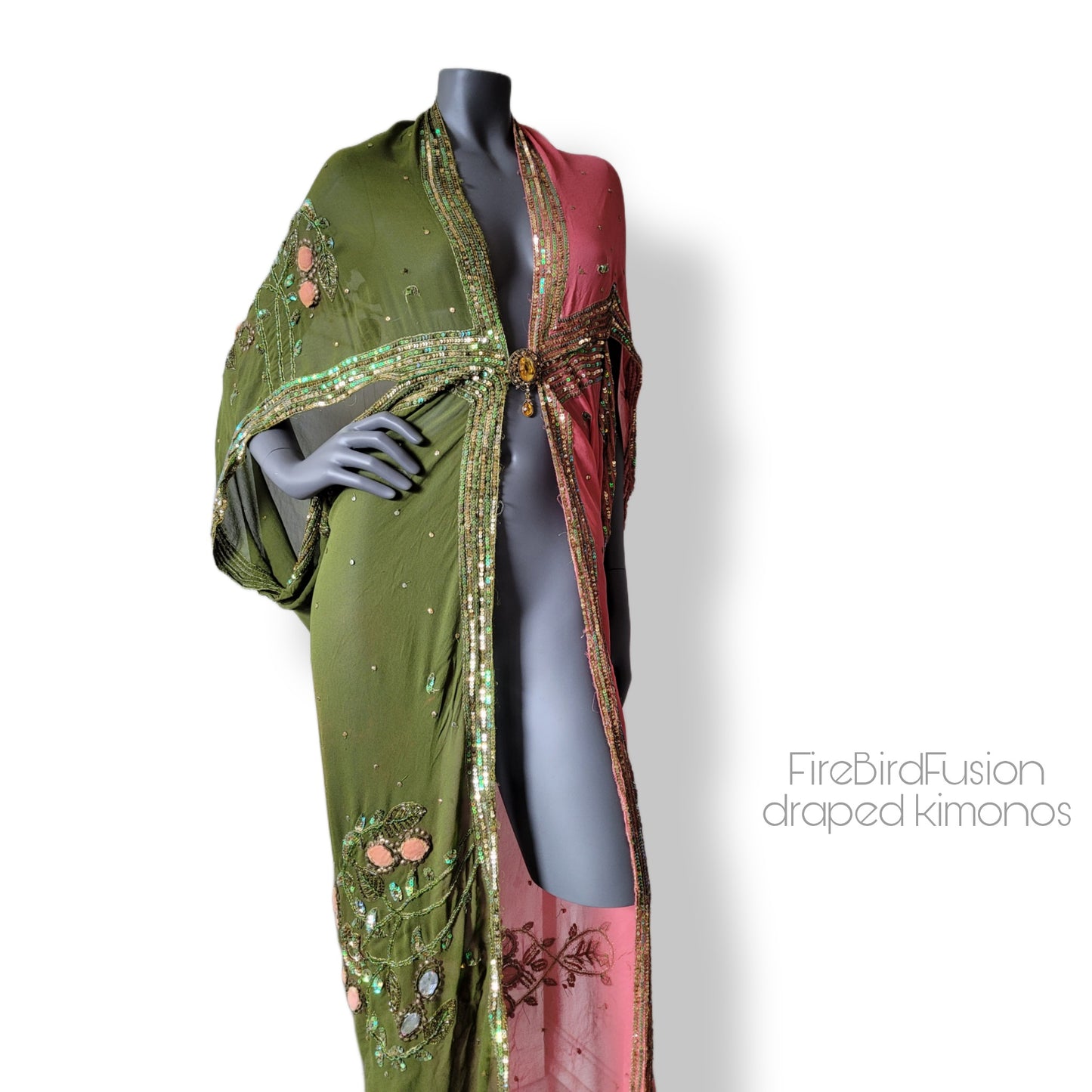 Draped kimono in warm pink and moss green with velvet appliques and beautiful embroidery (S-M)