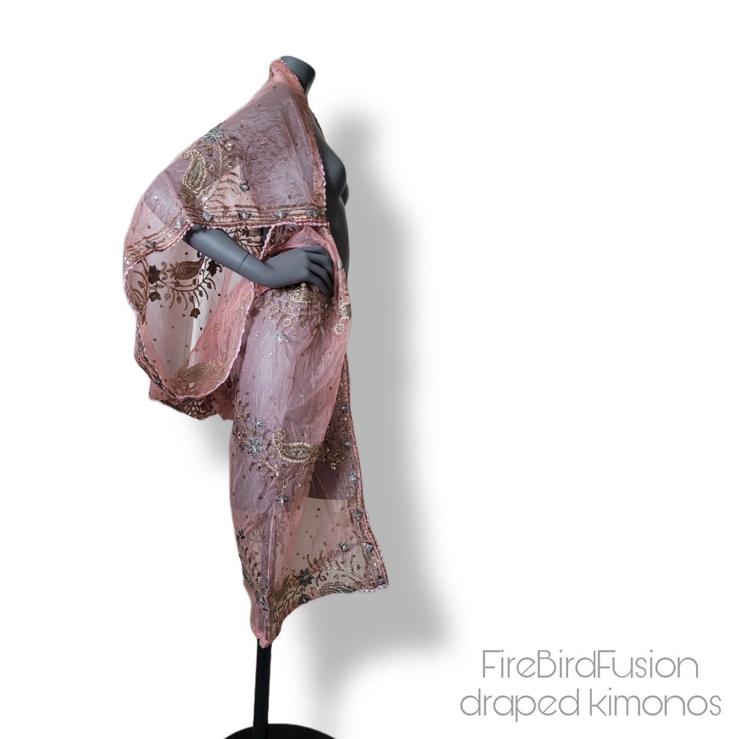 Draped short kimono in light pink synthetic net fabric with beautiful embrodery and broad trims (M)