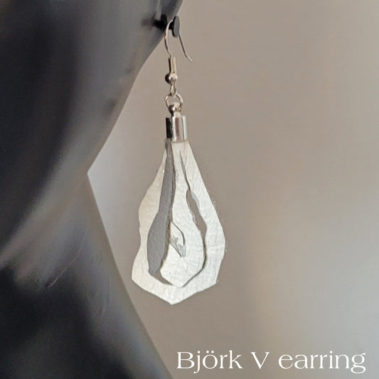 Vårflod zero waste collection: Björk V earring (single piece)