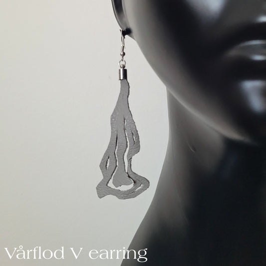 Vårflod zero waste collection: Vårflod V earring (single piece)