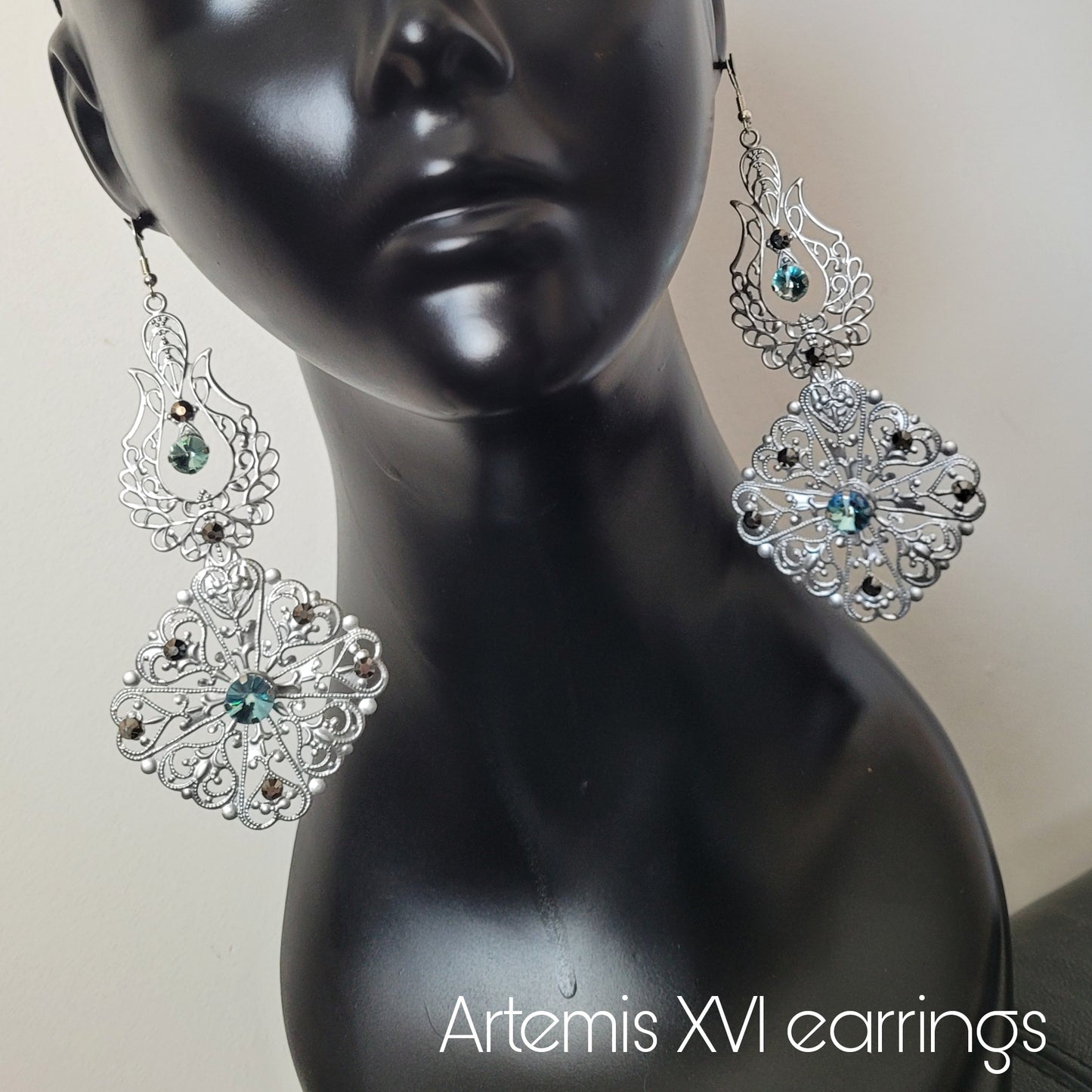 Deusa ex Machina collection: The Artemis earrings