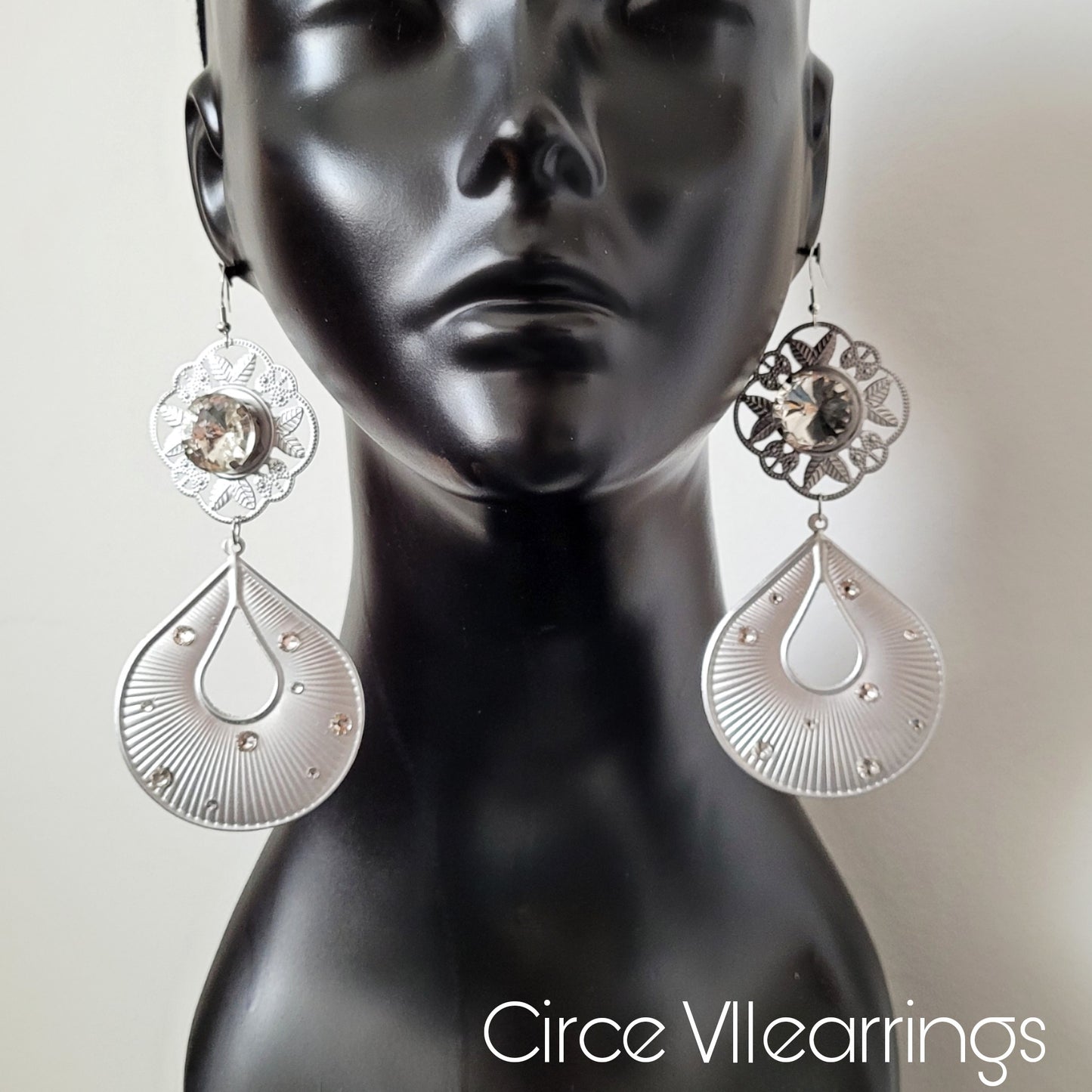 Deusa ex Machina collection: The Circe earrings