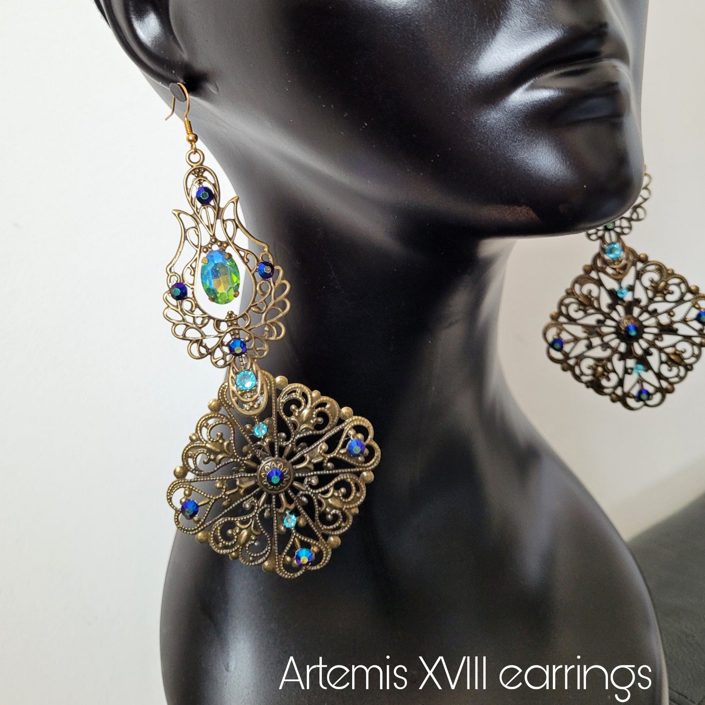 Deusa ex Machina collection: The Artemis earrings