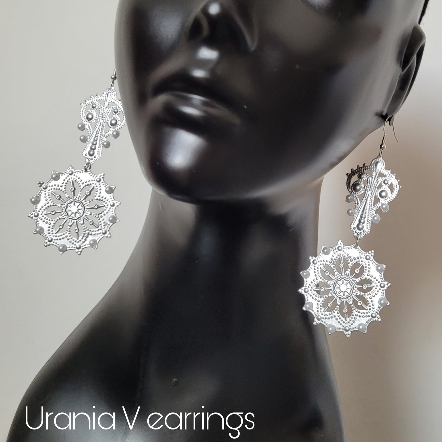 Deusa ex Machina collection: The Urania earrings