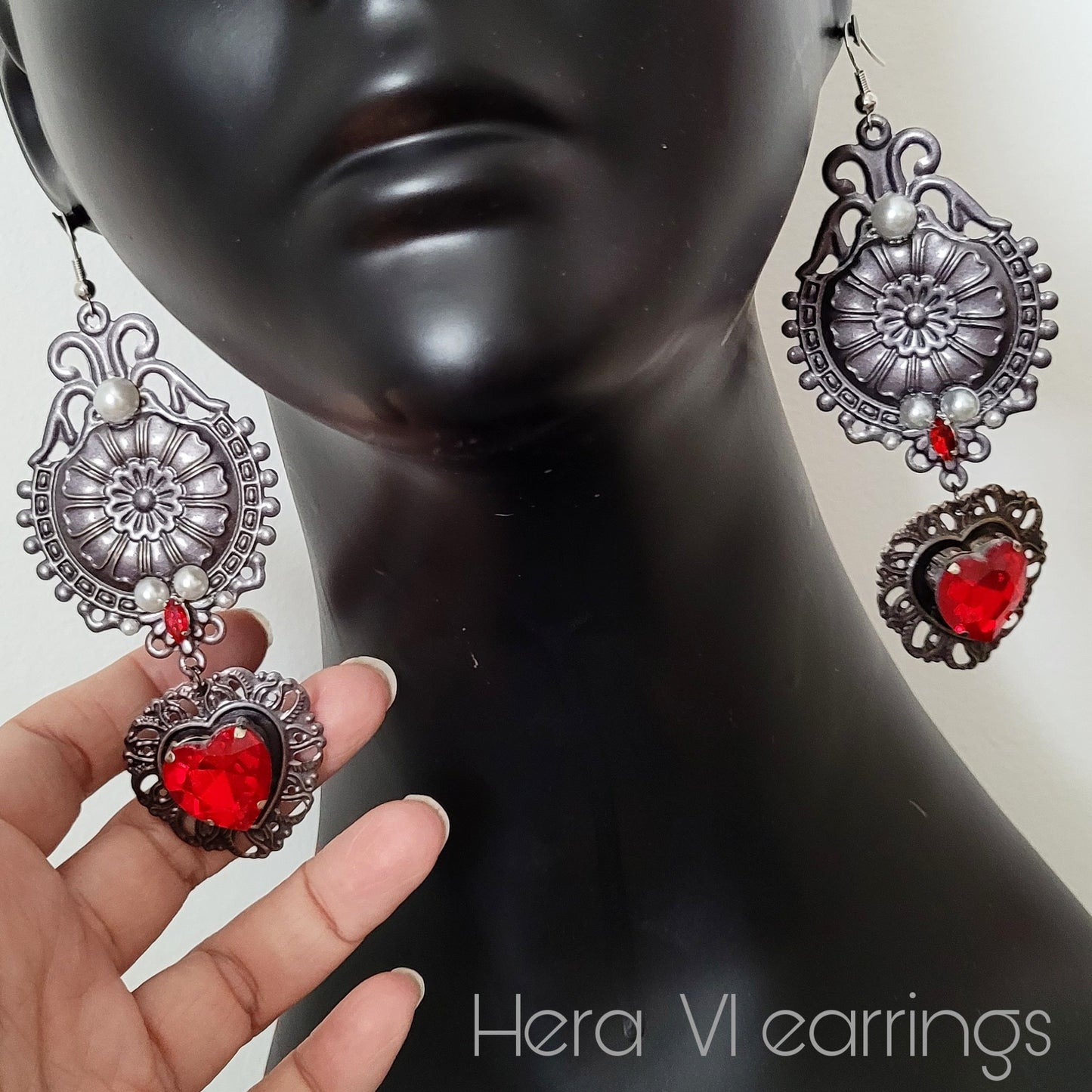 Deusa ex Machina collection: The Hera earrings