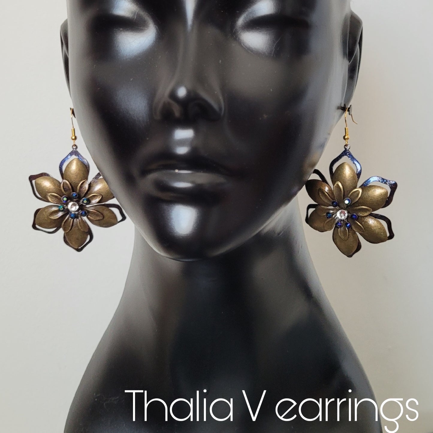 Deusa ex Machina collection: The Thalia earrings