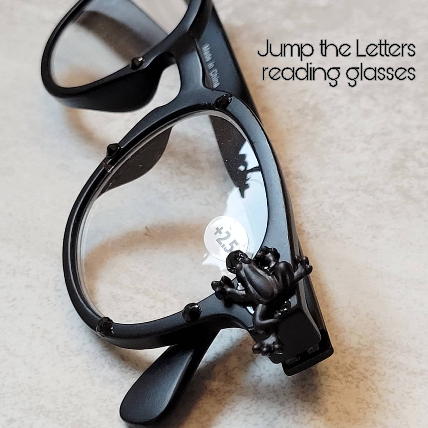 The Jump the Letters reading glasses, limited edition unisex model (+2,5)