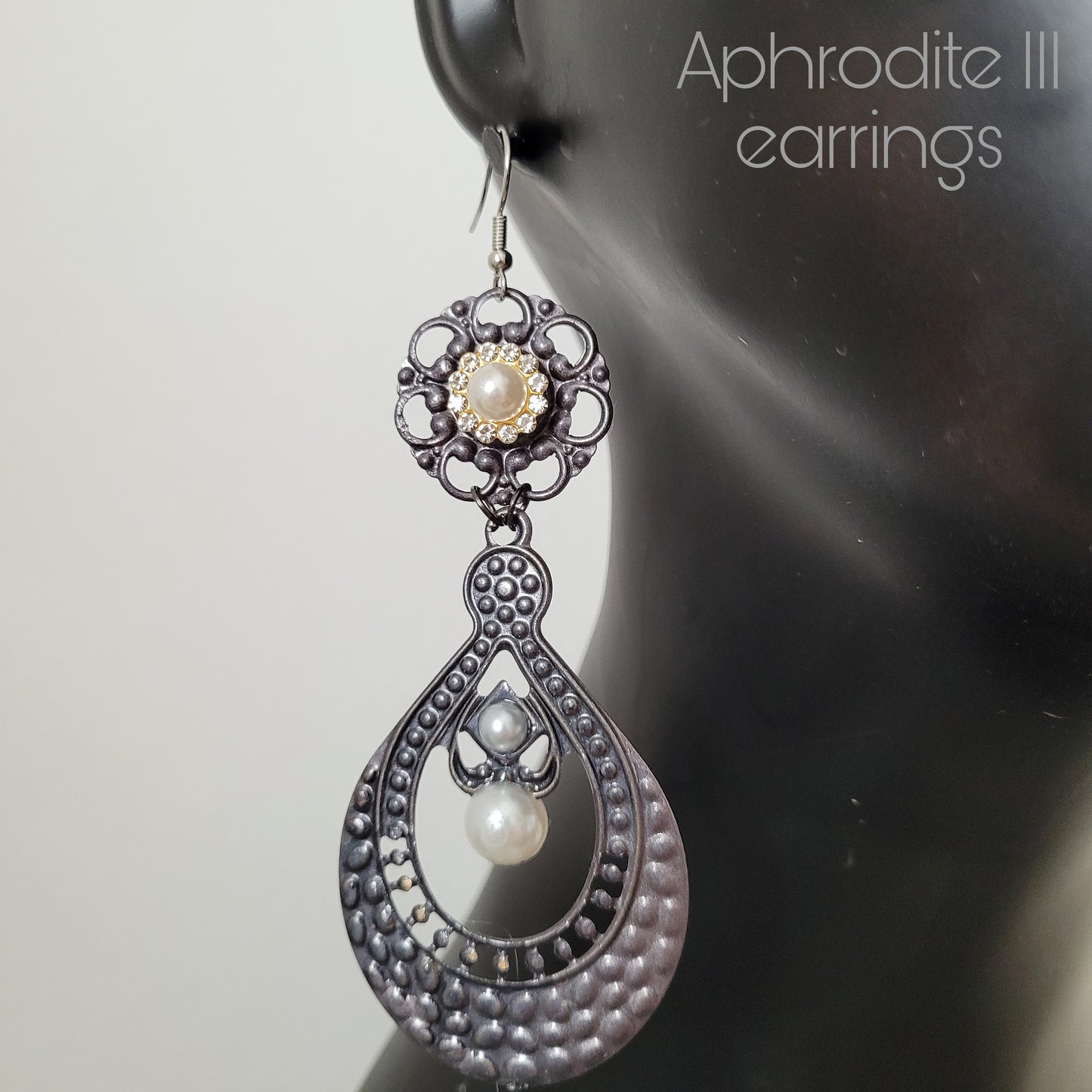 Deusa ex Machina collection: The Aphrodite earrings