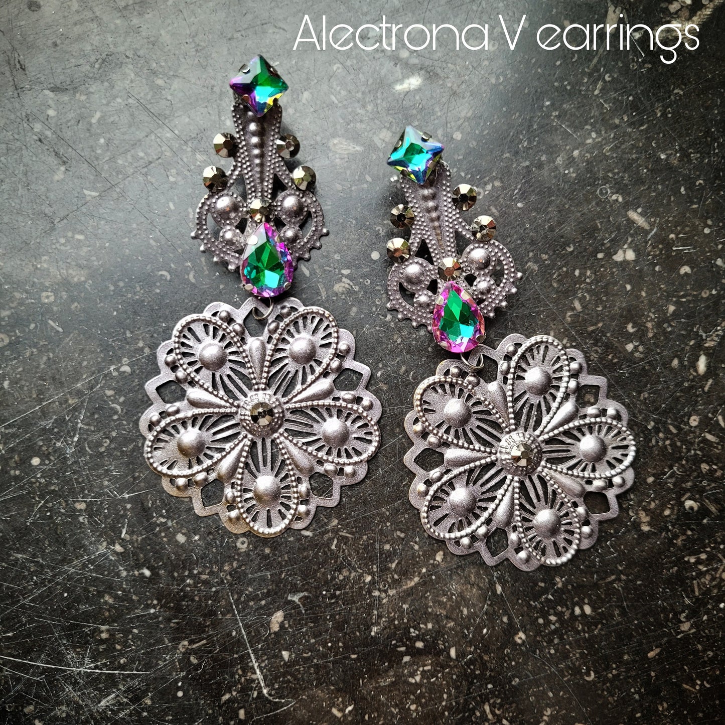 Deusa ex Machina collection: The Alectrona earrings (stud versions)