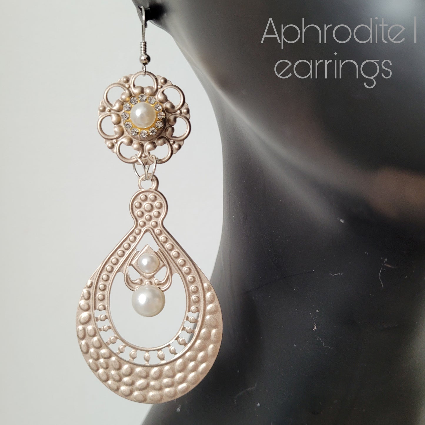 Deusa ex Machina collection: The Aphrodite earrings