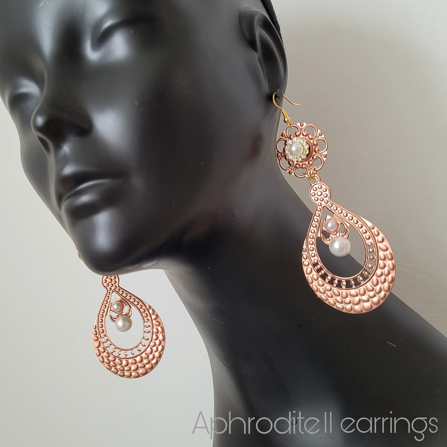 Deusa ex Machina collection: The Aphrodite earrings