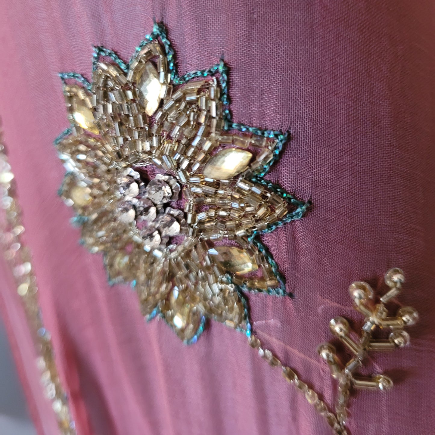 Luxurious draped kimono in pure silk, in dusty pink with stunning glass bead embroidery (XL)