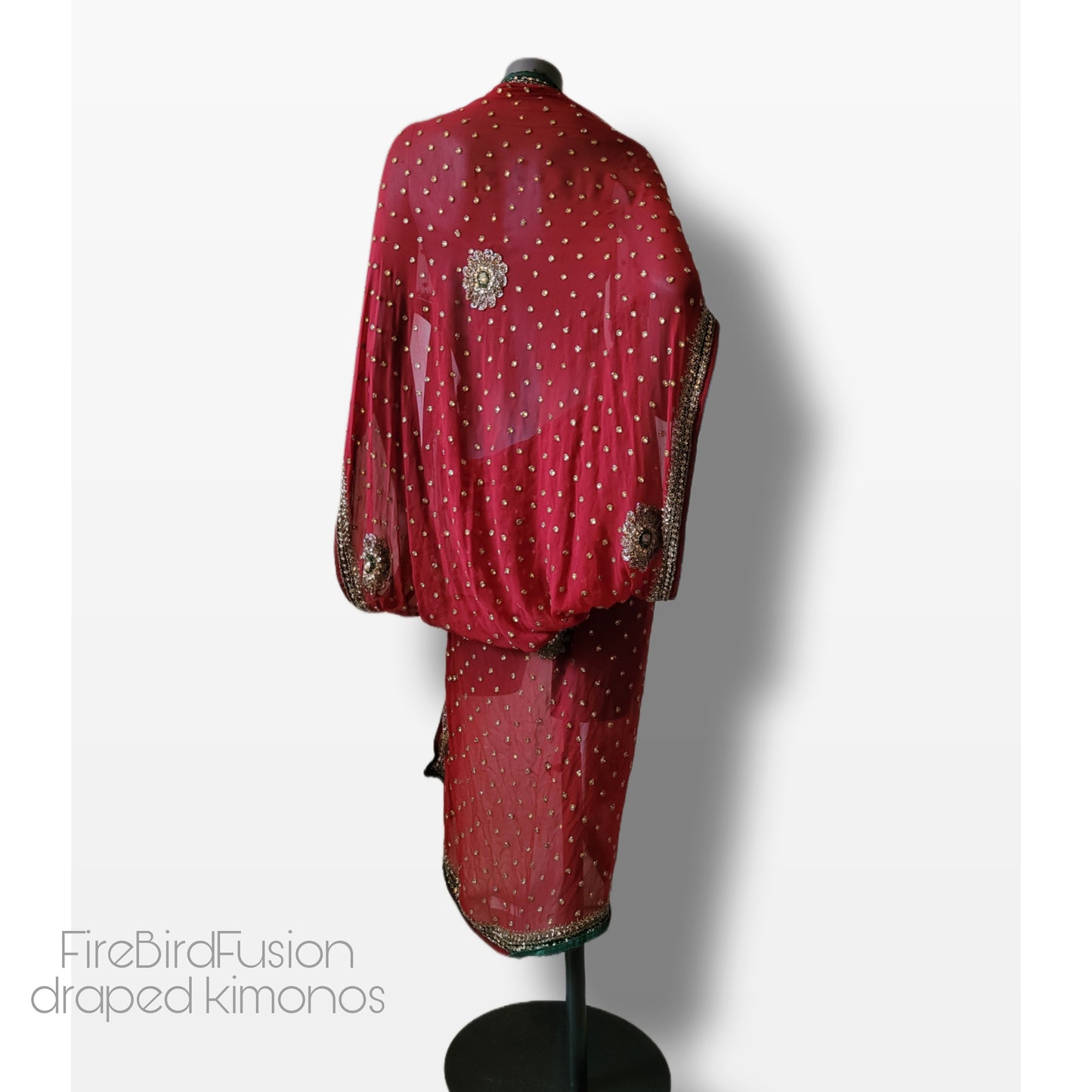 Draped kimono, red with green velvet inlays, hand embrodery with pale golden glass beads and green lined trim (S)