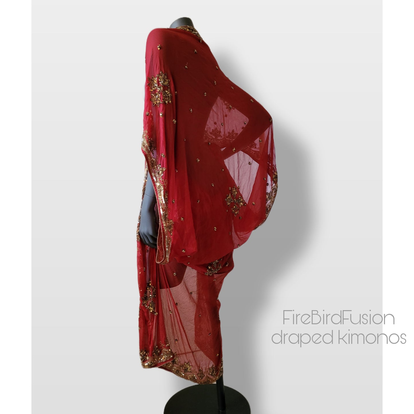 Draped kimono in red with elaborated hand embrodery in gold (M-L)