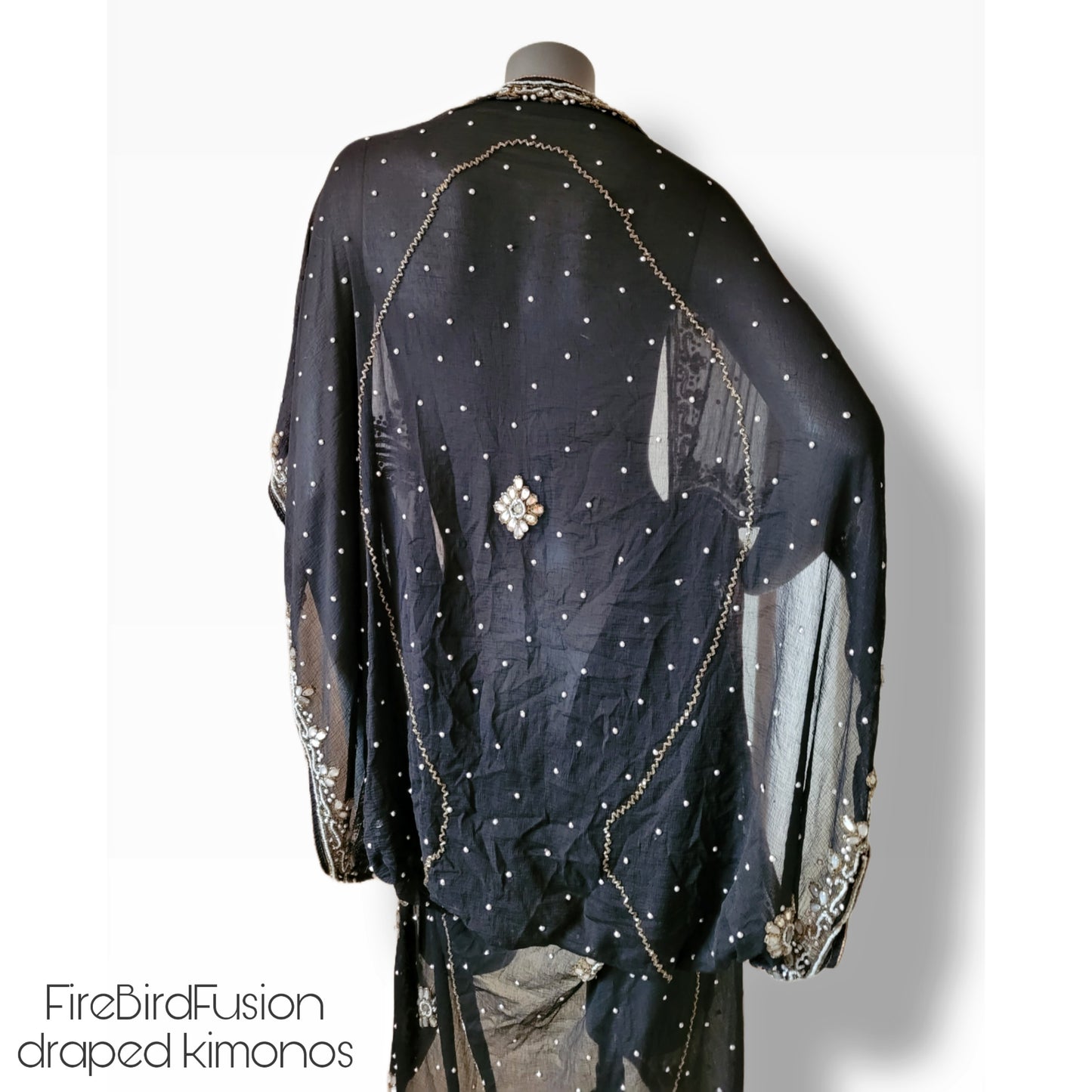 Draped kimono black with beautiful embroidery in white and pale gold (M)