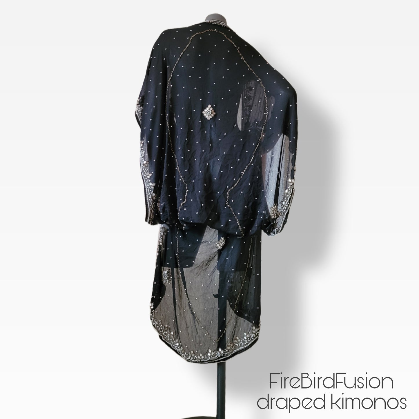 Draped kimono black with beautiful embroidery in white and pale gold (M)