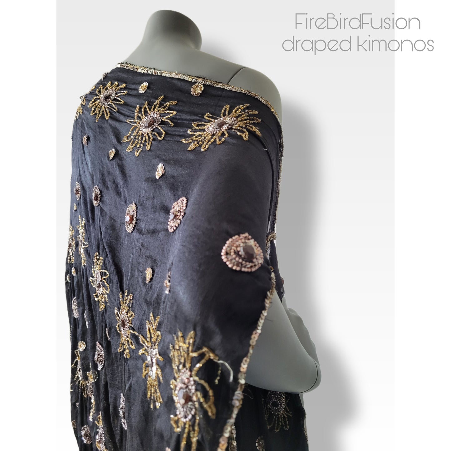 Draped short kimono in black with golden embroidery (S)